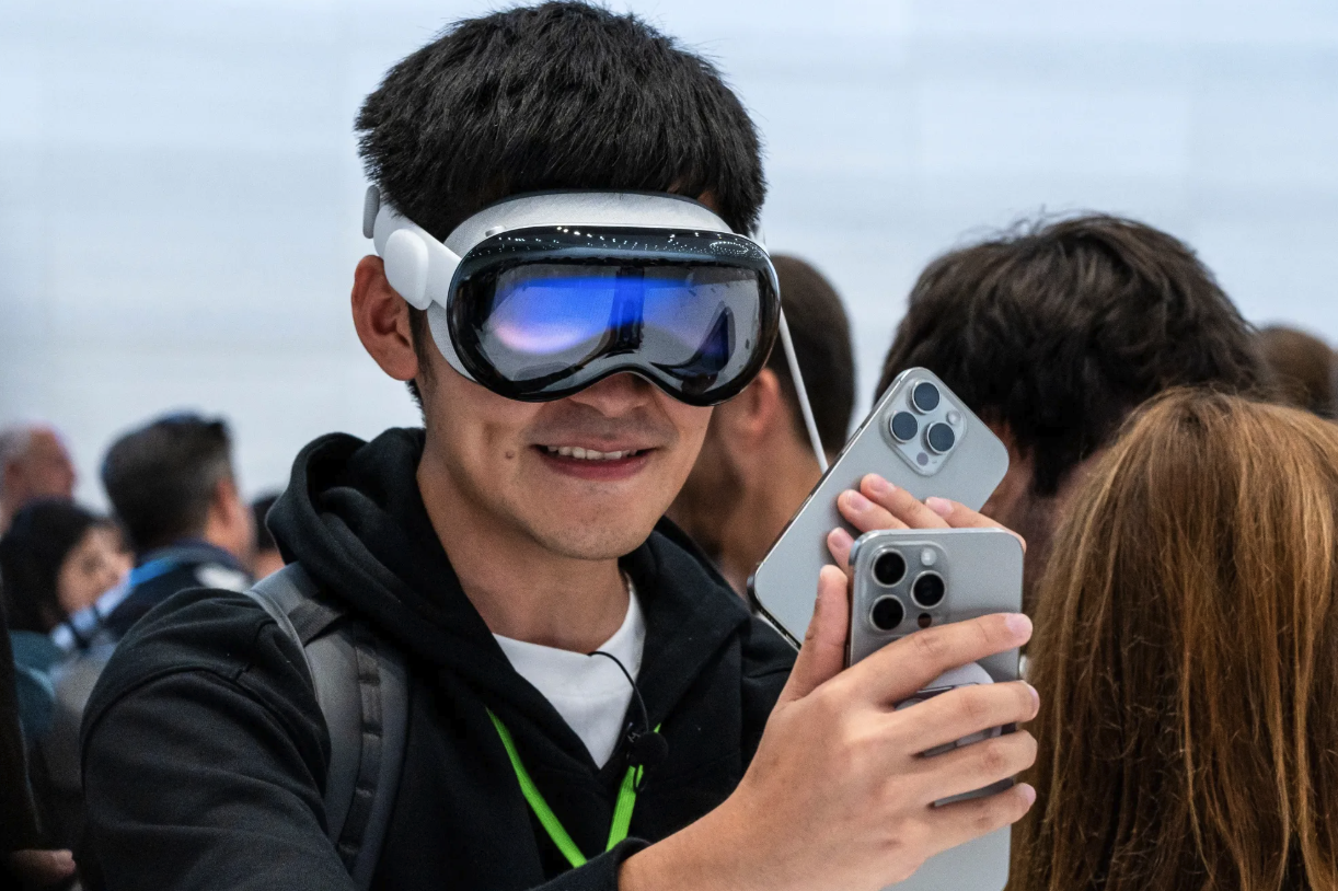 苹果，所有iPhone核心芯片自研