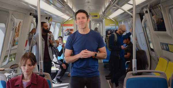 深度捆绑首款折叠屏 库克为苹果新CEO留下了什么？