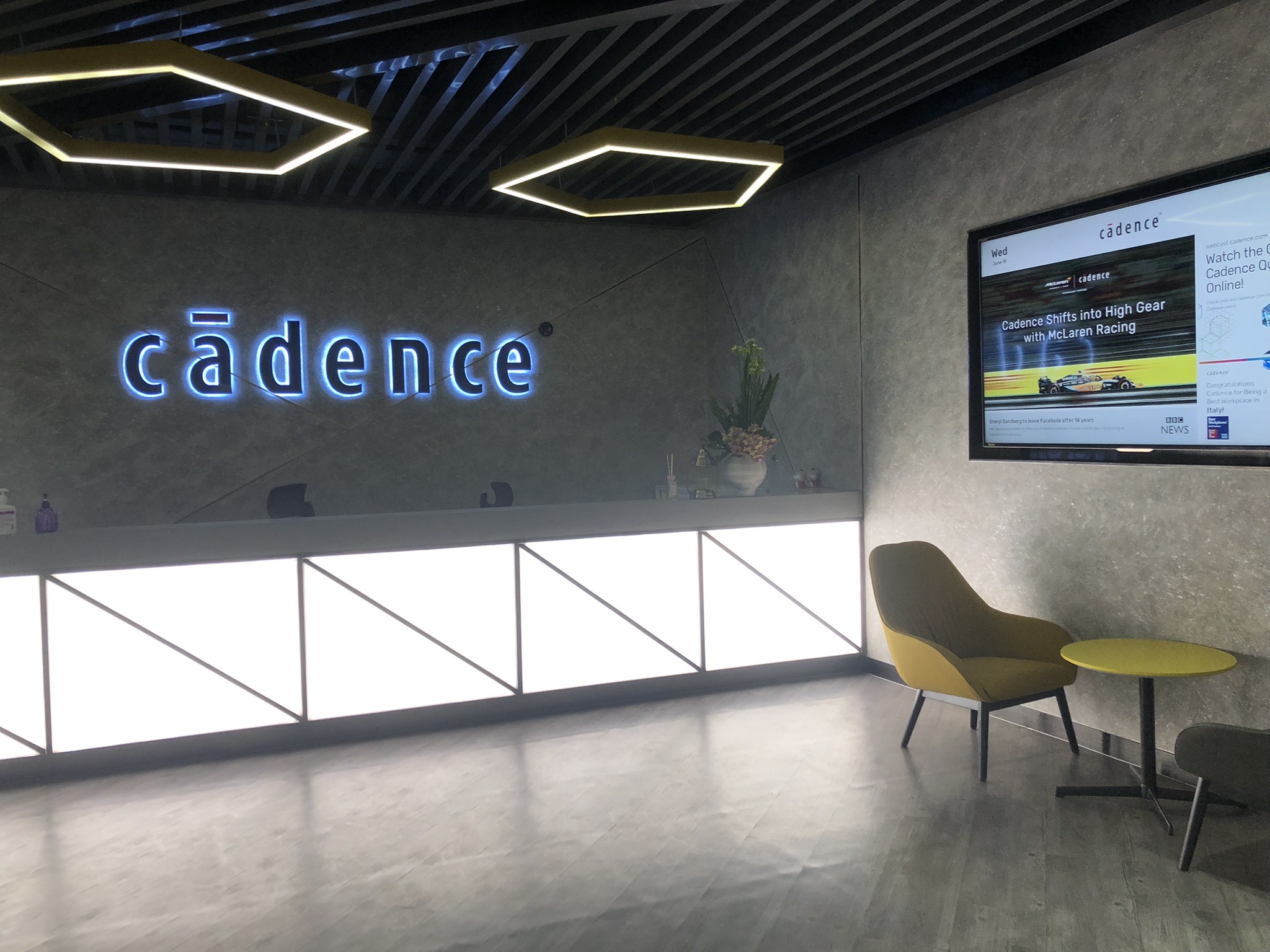 Cadence 数字和定制/模拟设计流程获得 TSMC 最新 N3E 和 N2 工艺技术认证