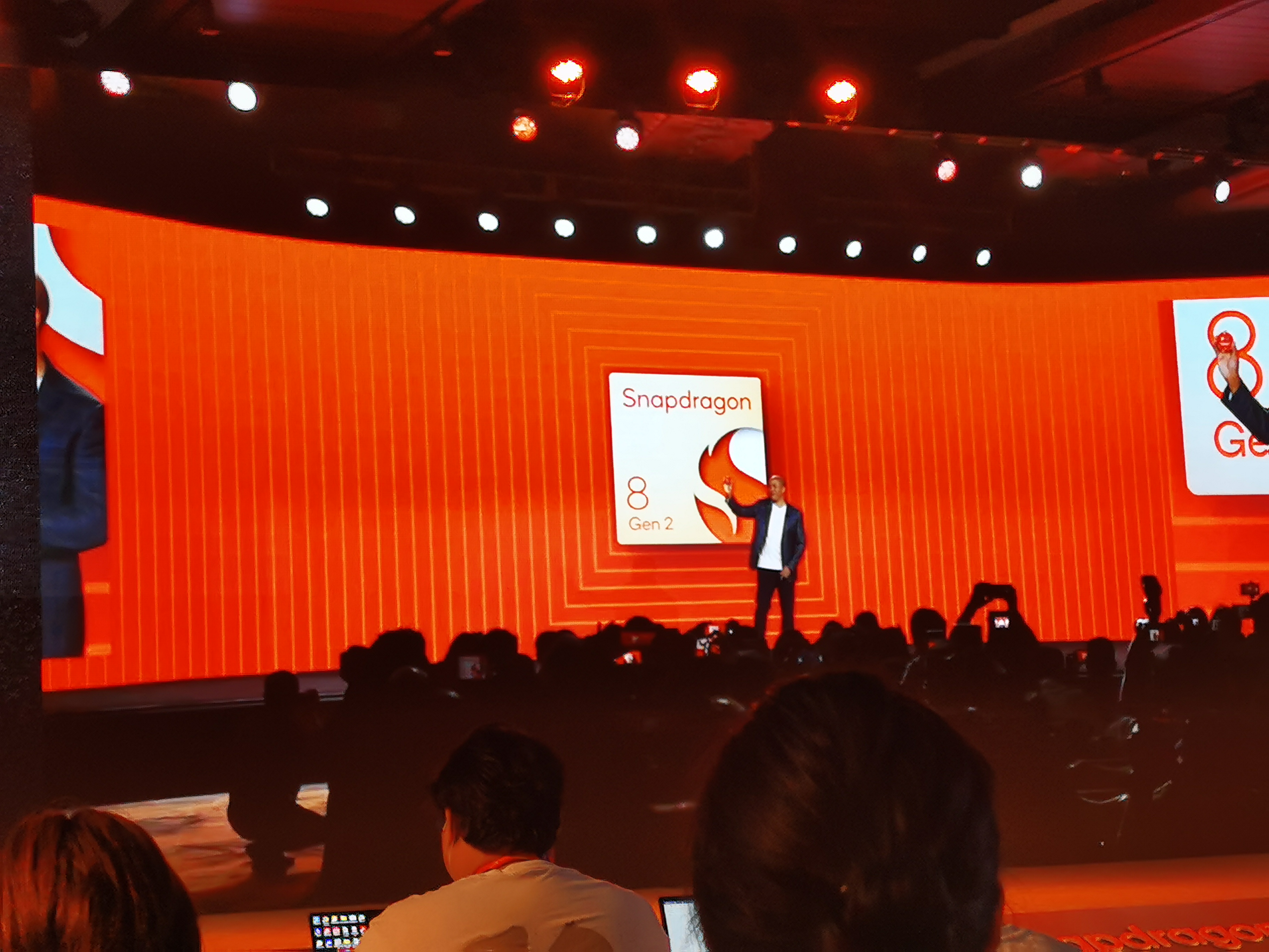 高通第二代骁龙8移动平台发布 AI全面加持 光追、LPDDR5x都来了