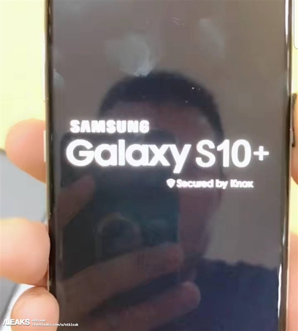 疑似三星Galaxy S10+机模现身 后置水平三摄造型夸张