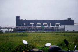 路透：特斯拉上海工厂日产2600辆计划推迟一周