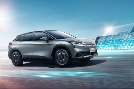 国内纯电动汽车实现续航超1000km的突破