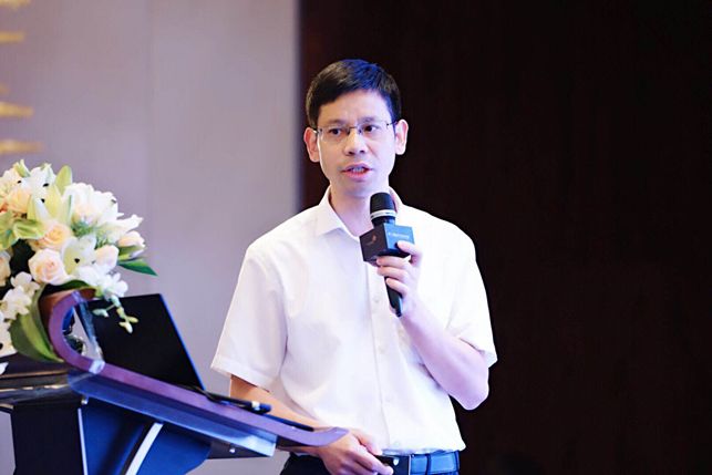 章春杰指出,2016年,海沧区坚持"有所为,有所不为"的发展原则,依托