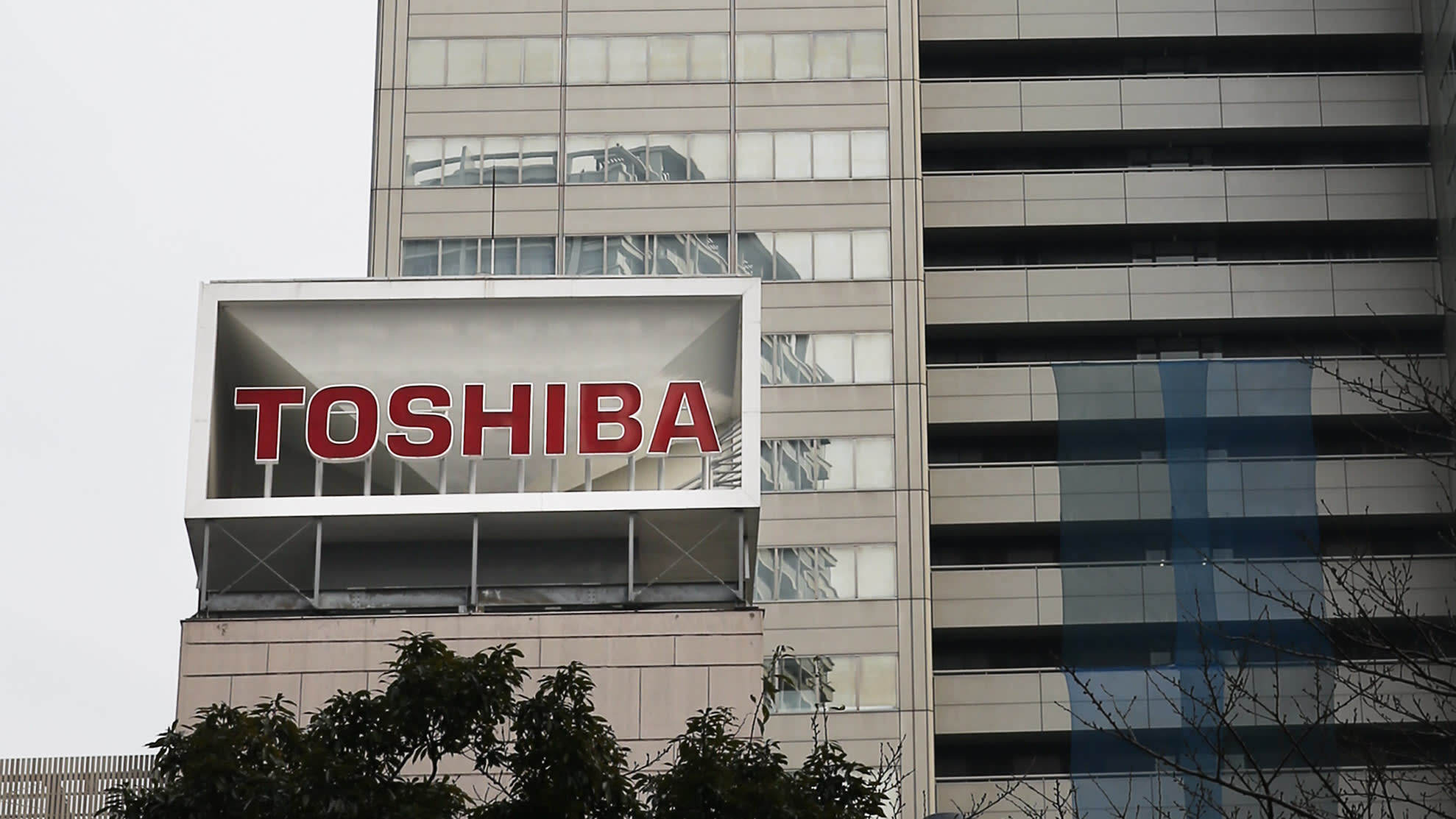 东芝的裁员措施主要以退休的自然减少为中心,另外还有一少部分选择