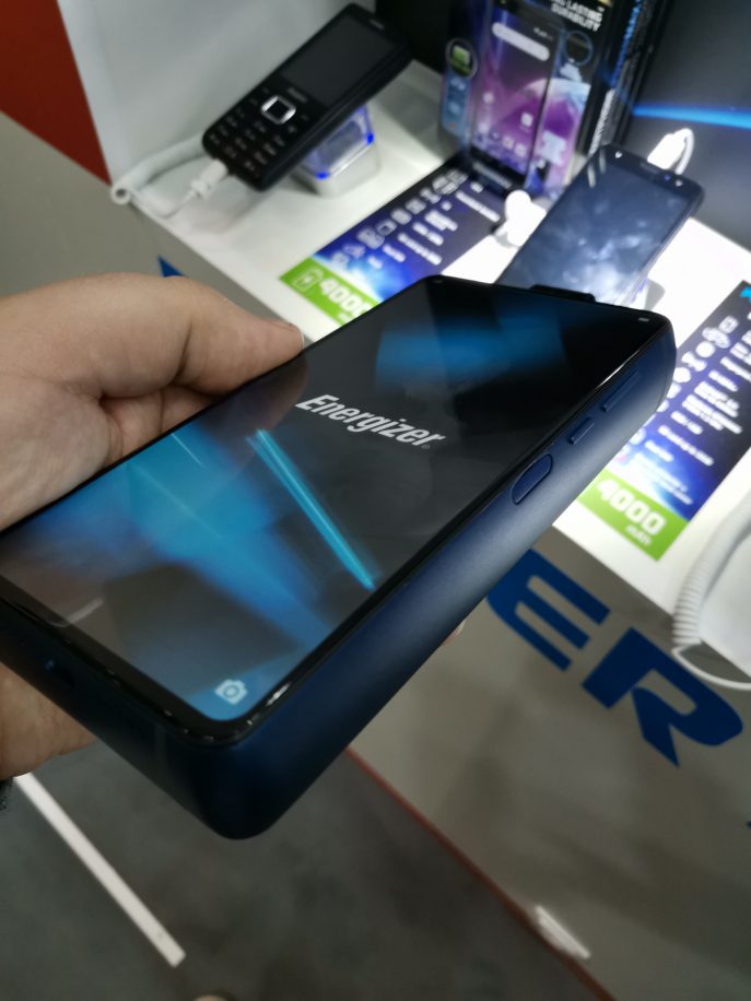 energizer劲量推18000mah电池智能手机