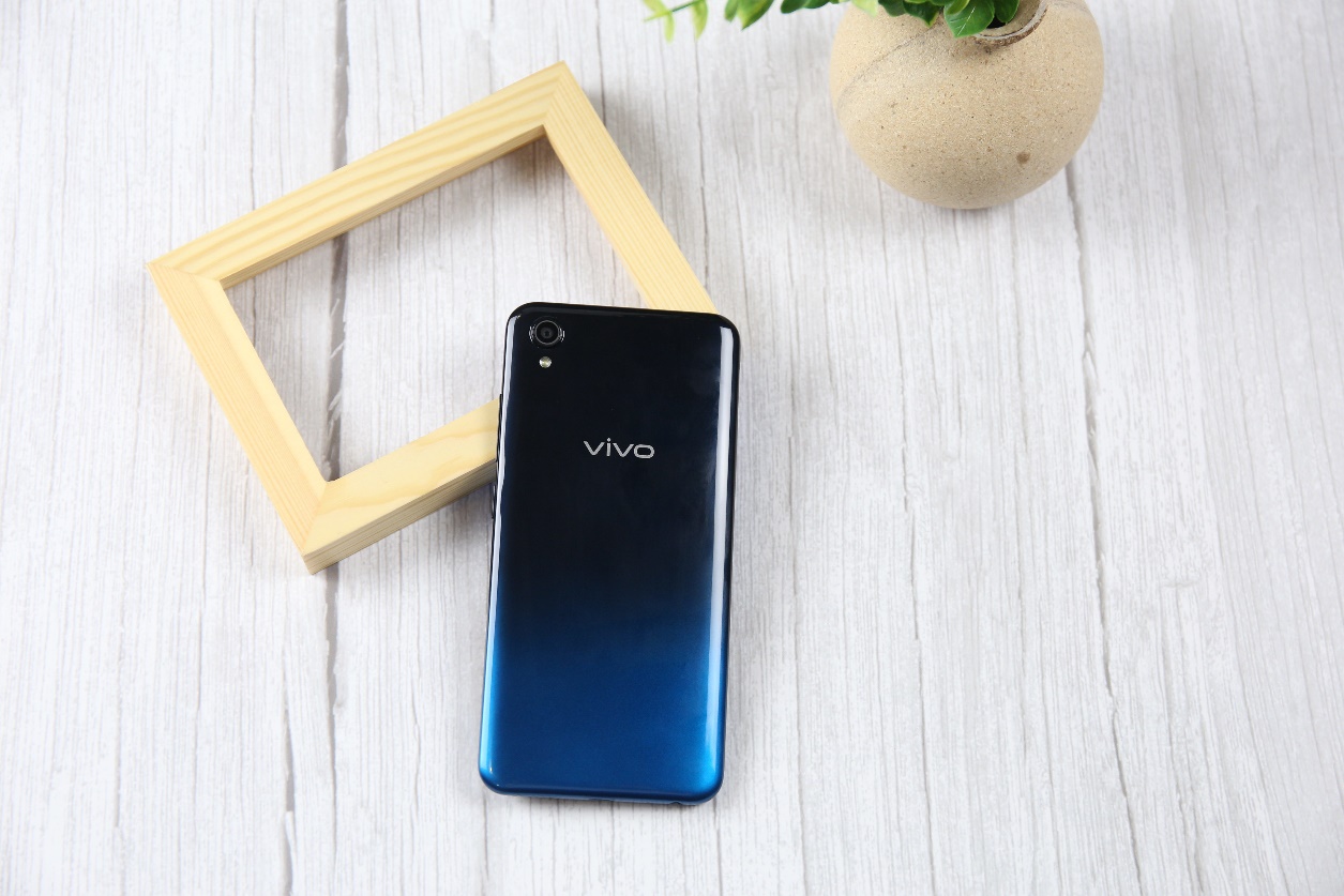 vivo y91上手体验:潮流外观 畅快性能,不愧千元新宠