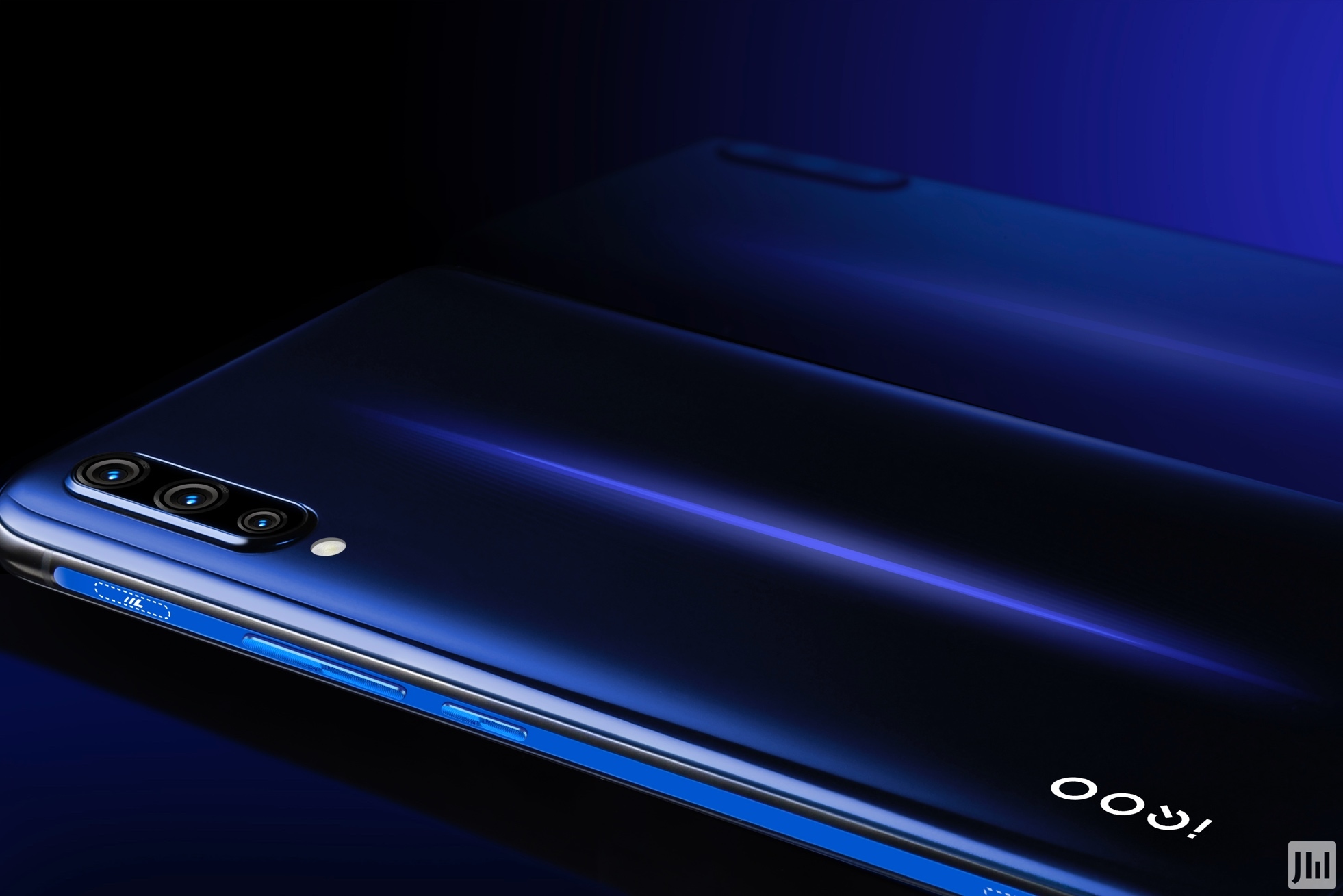 生而强悍更凶猛 iqoo再推电光蓝12g 128g新配置