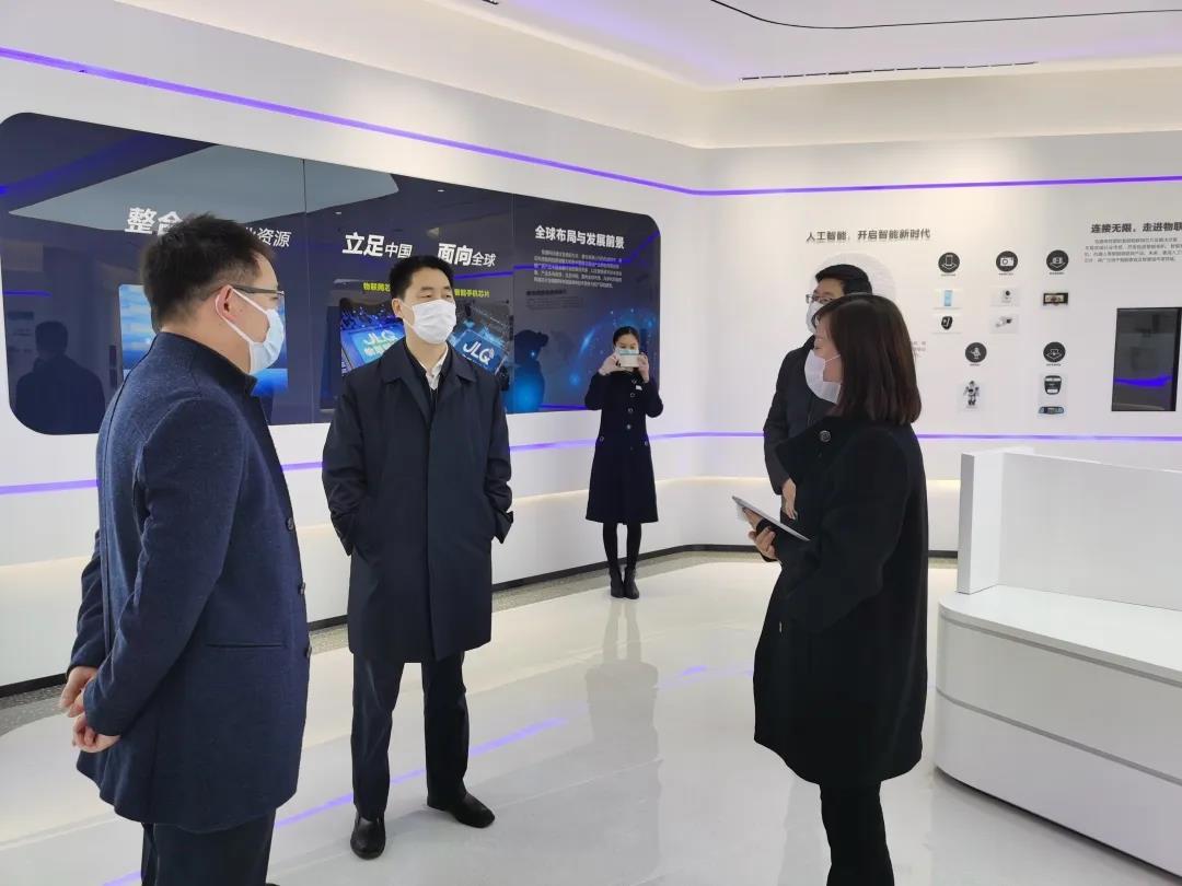 成都市副市长牛清报,市经信局副局长程果,双流区委常委韩超一行莅临